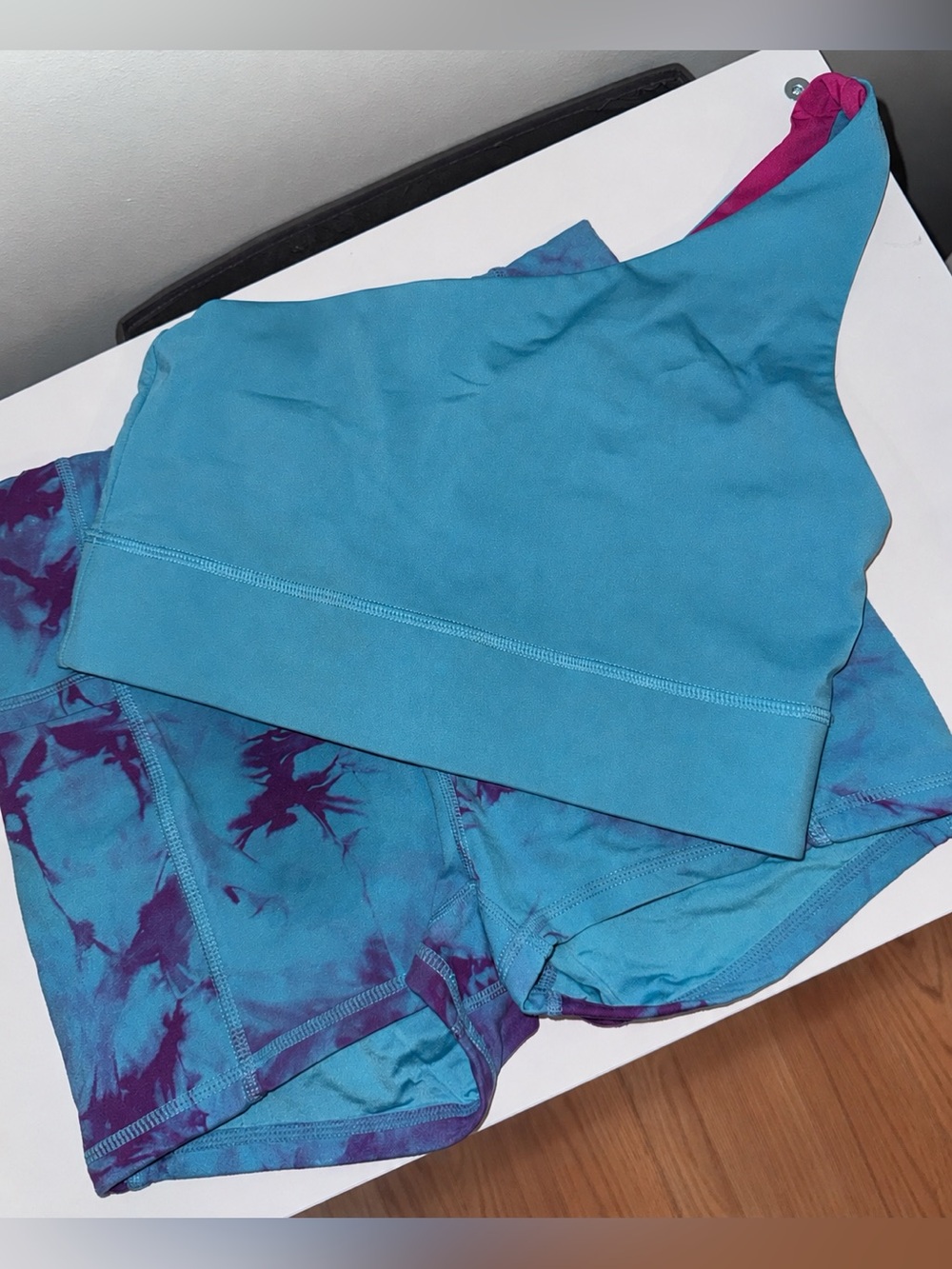 Fabletics Set: reversible 1 shoulder sports bra and tie dye shorts